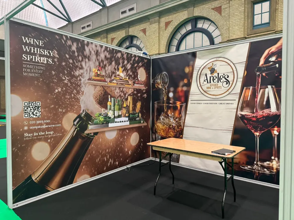 A shell-scheme stand with wine and spirits graphics